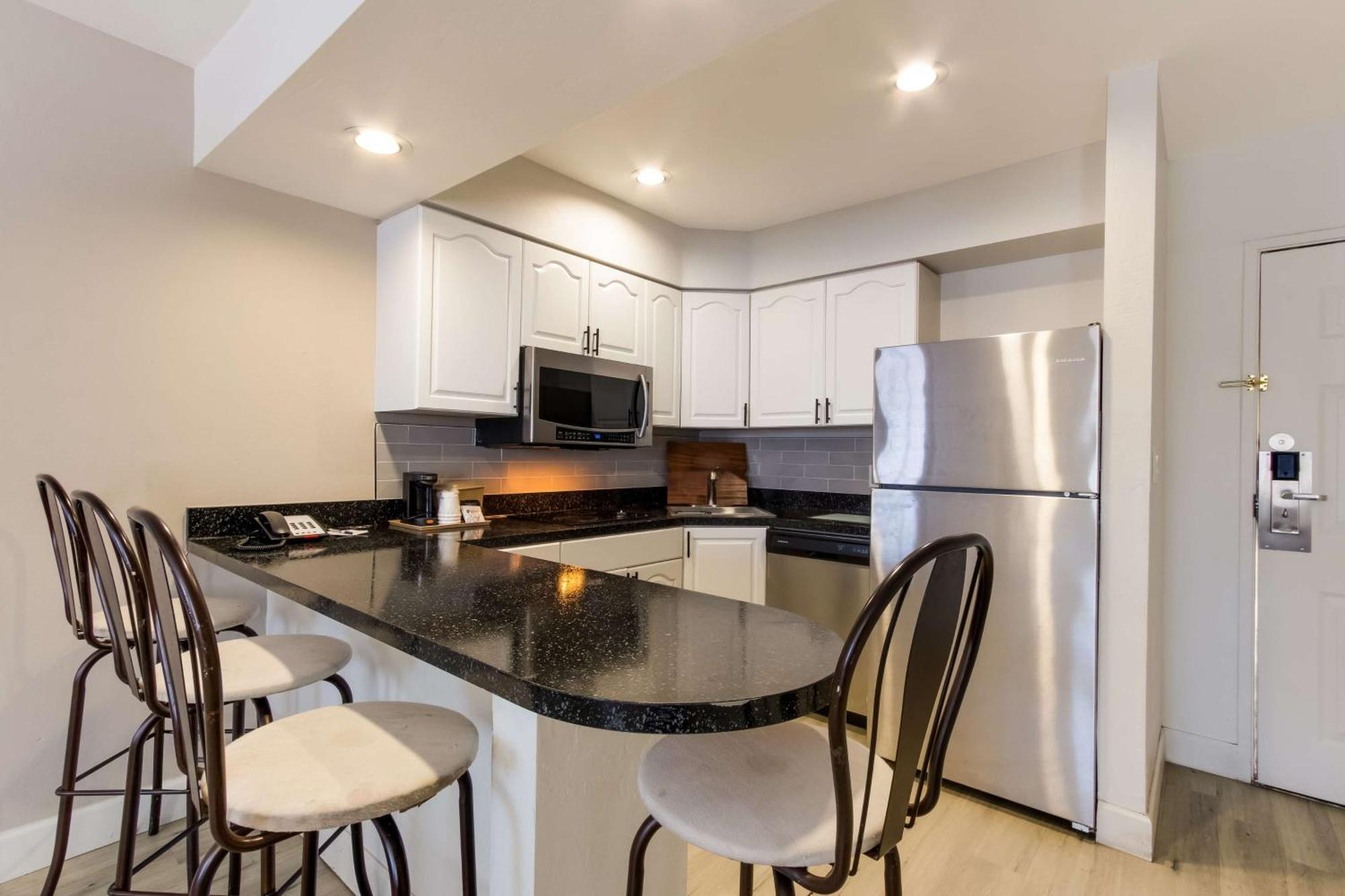 Surestay Plus Hotel By Best Western Tempe University Extérieur photo