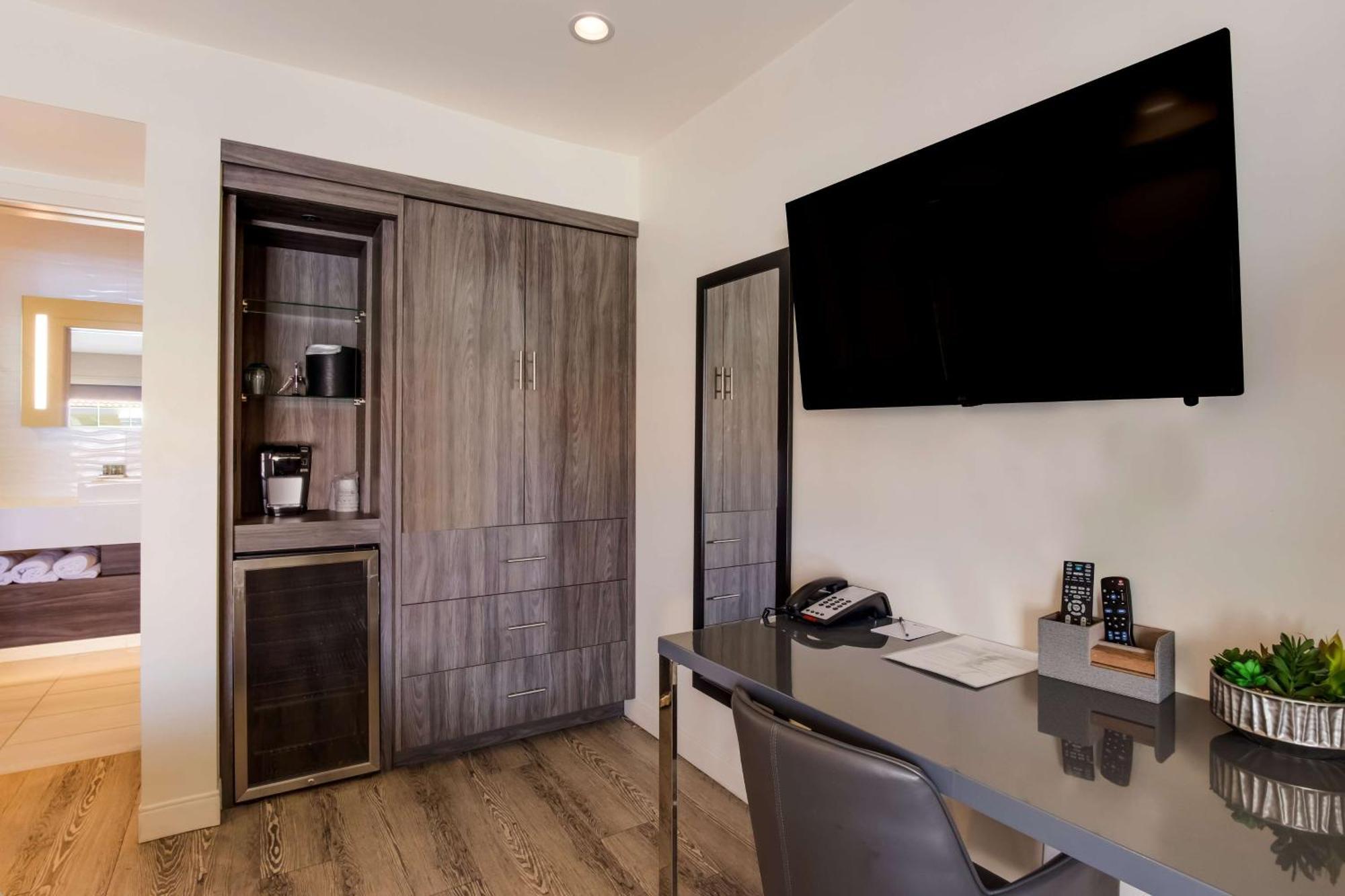 Surestay Plus Hotel By Best Western Tempe University Extérieur photo