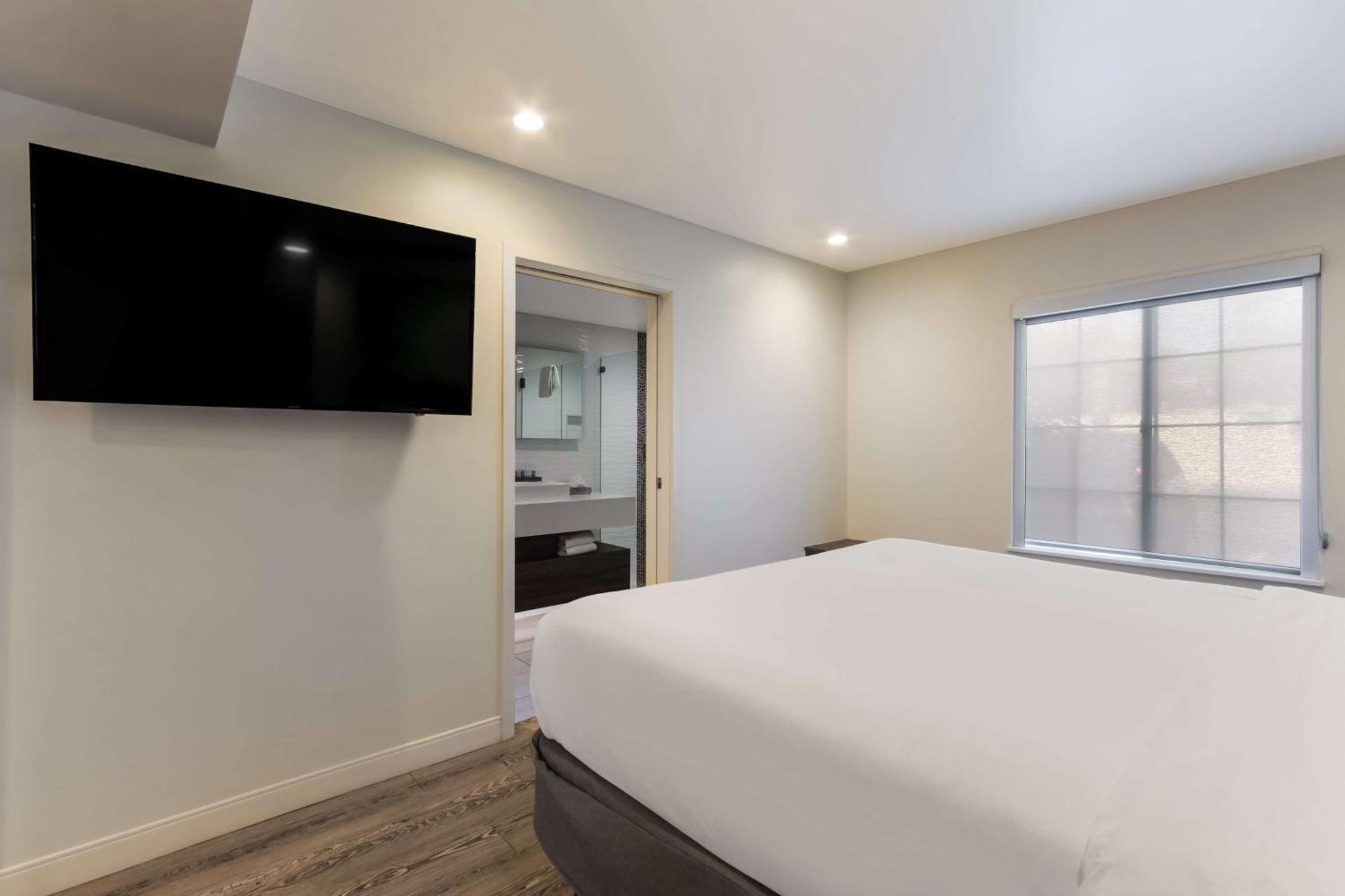Surestay Plus Hotel By Best Western Tempe University Extérieur photo