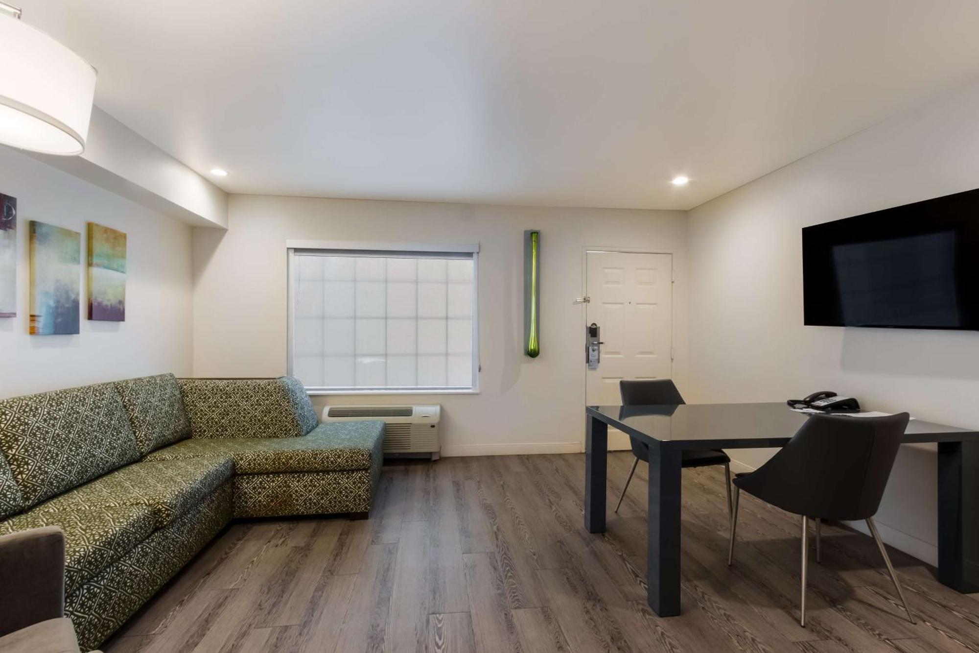 Surestay Plus Hotel By Best Western Tempe University Extérieur photo