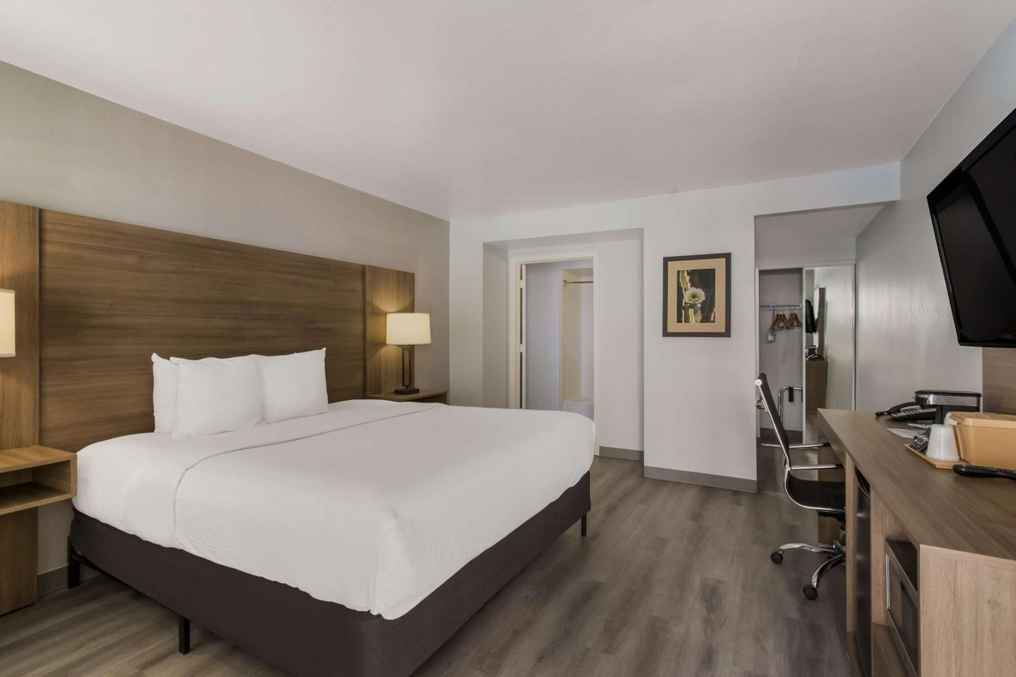 Surestay Plus Hotel By Best Western Tempe University Extérieur photo